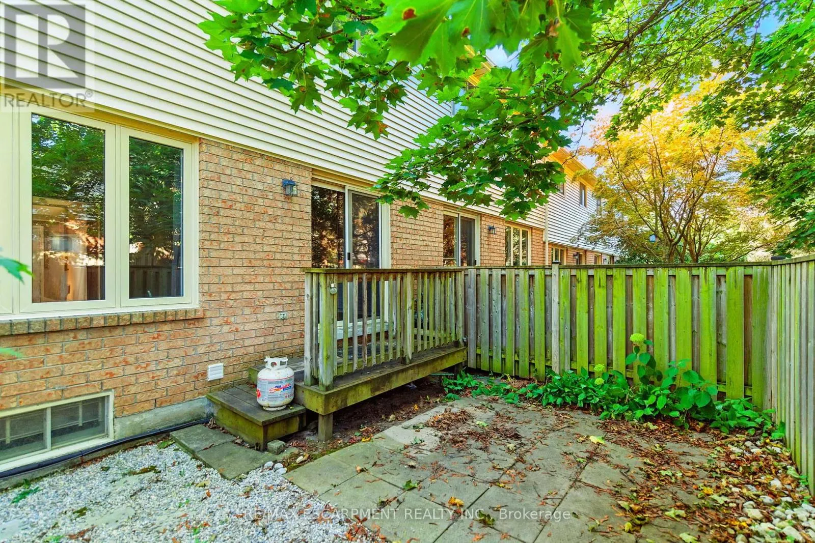 18 - 79 BRAEHEID AVENUE