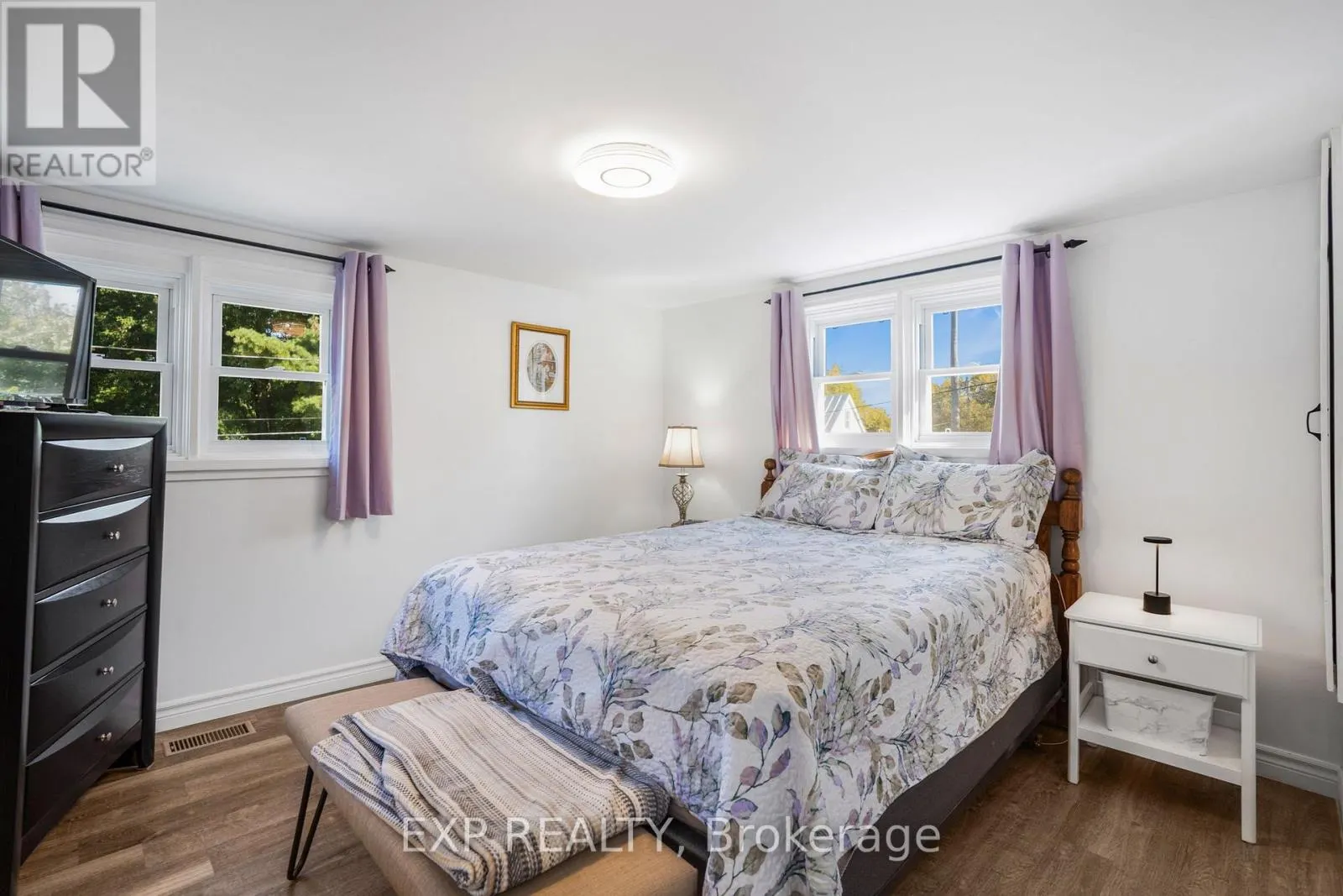 26 ALEXANDER STREET W