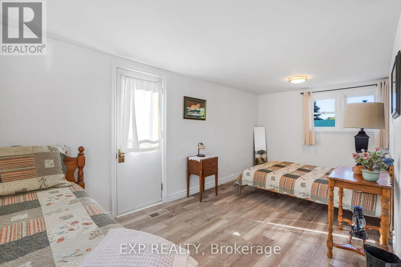 26 ALEXANDER STREET W