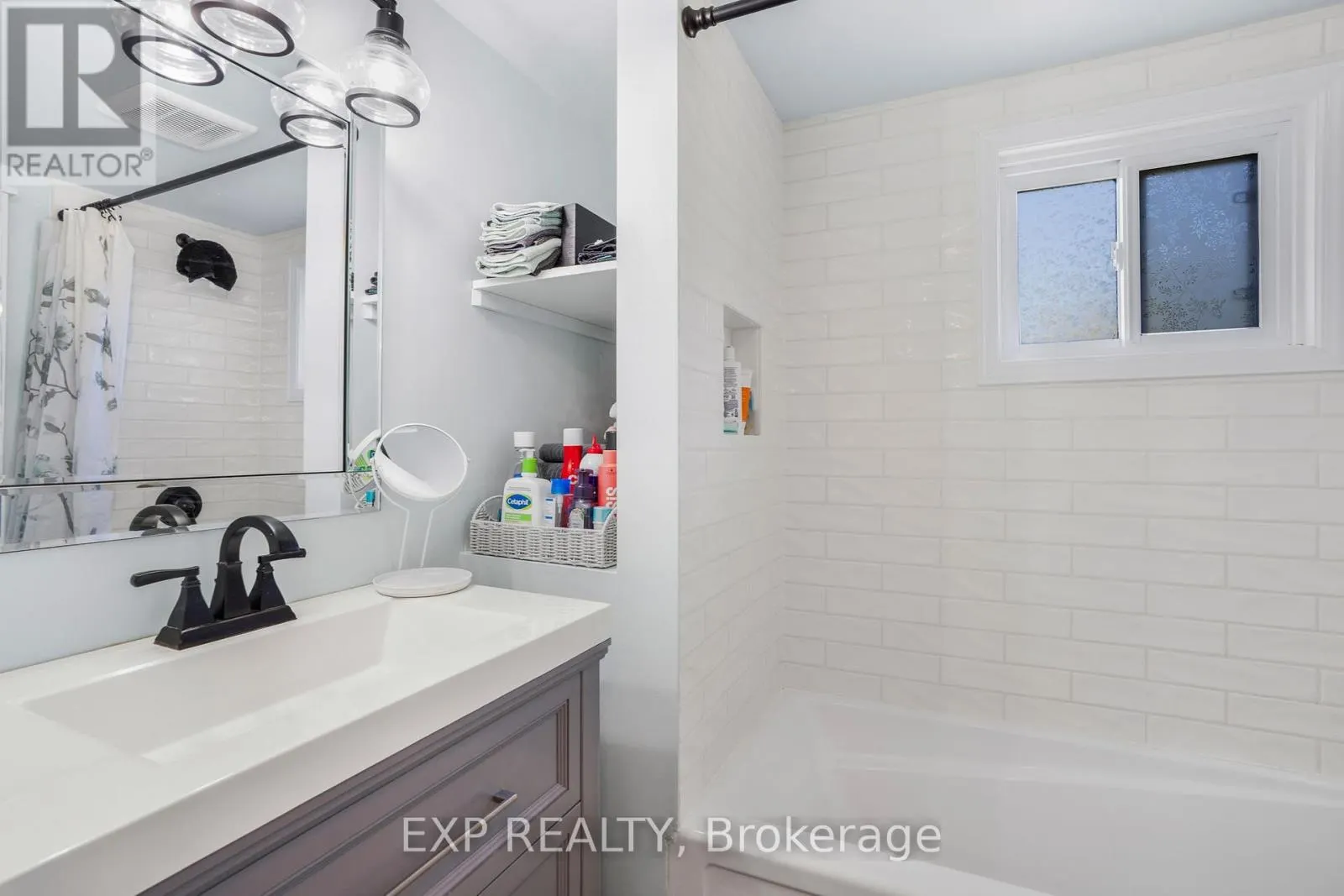 26 ALEXANDER STREET W