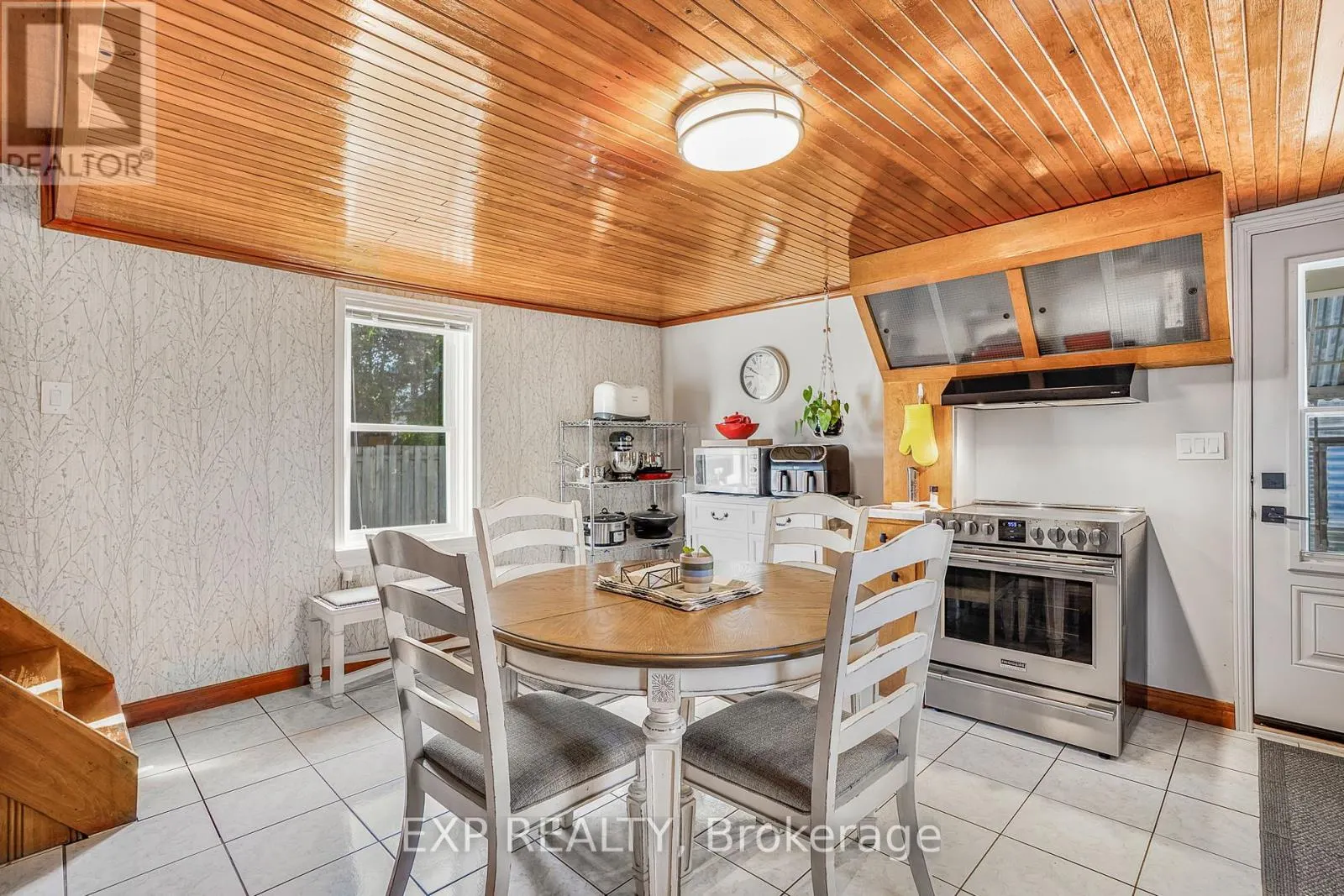 26 ALEXANDER STREET W