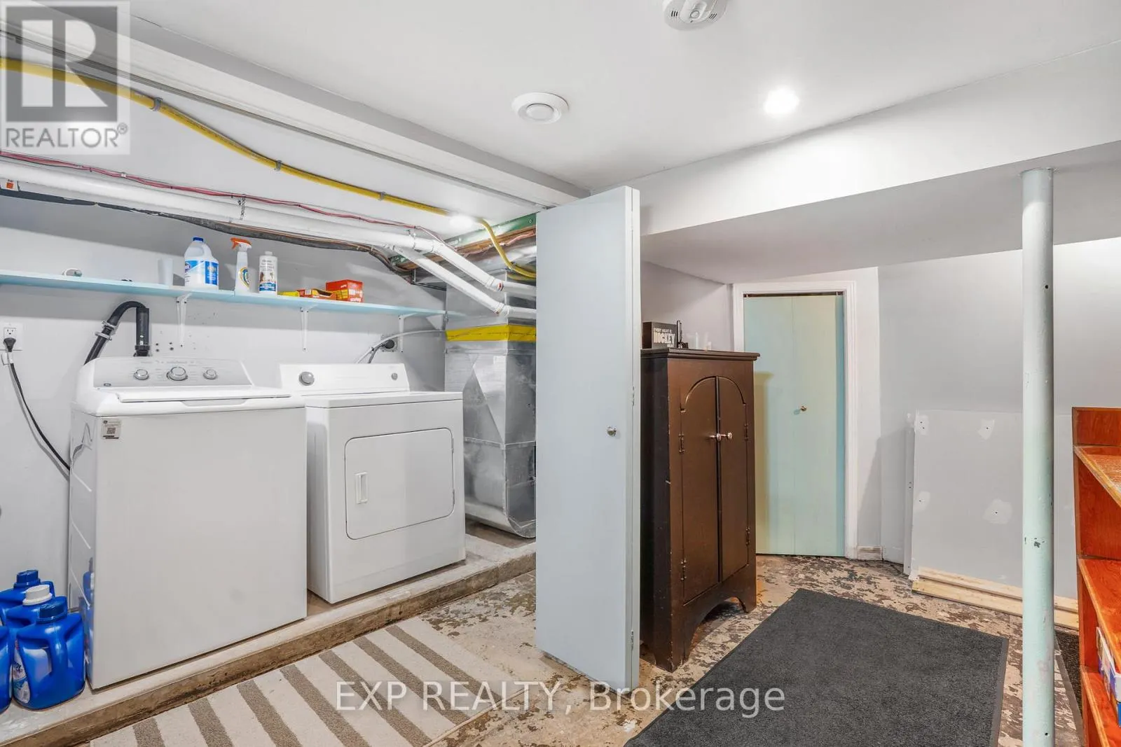 26 ALEXANDER STREET W