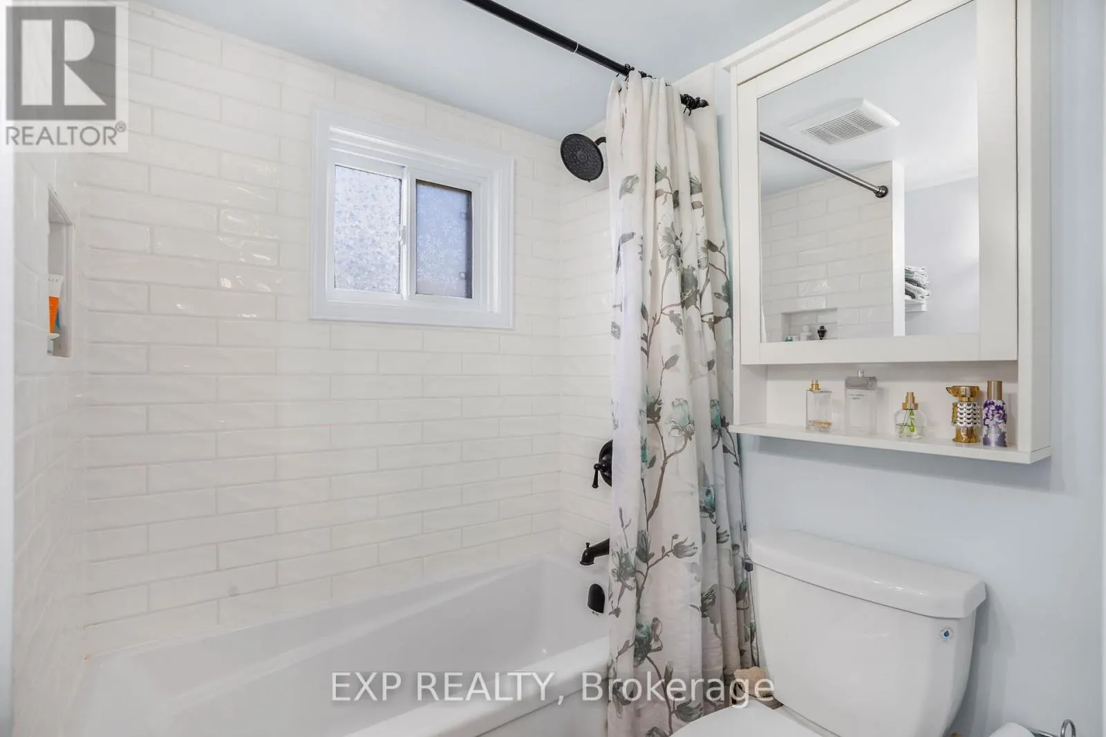 26 ALEXANDER STREET W