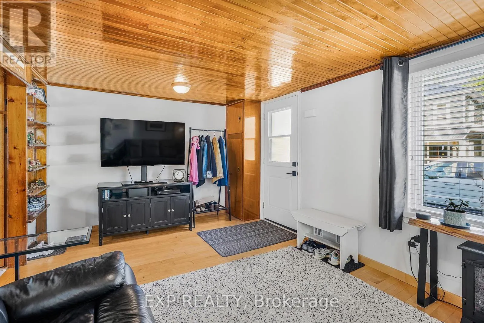 26 ALEXANDER STREET W