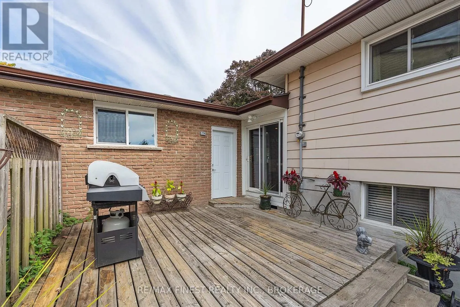895 BRODIE AVENUE