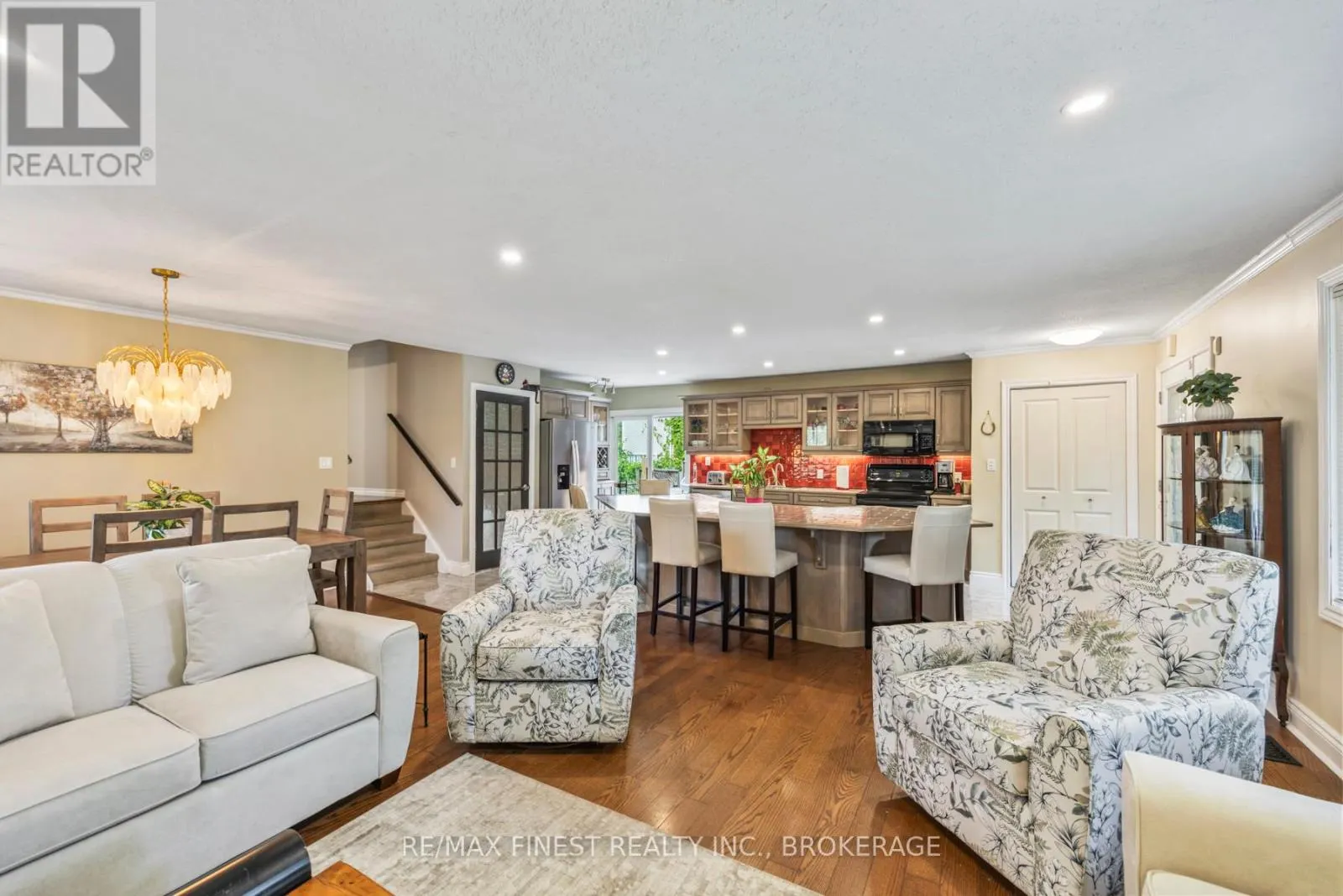 895 BRODIE AVENUE