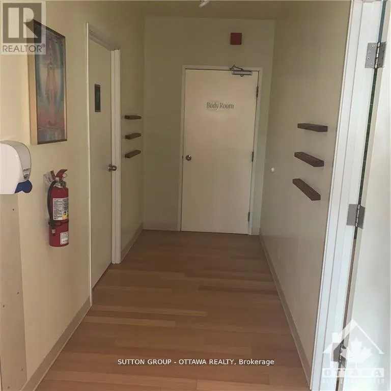 52 ARMSTRONG STREET W