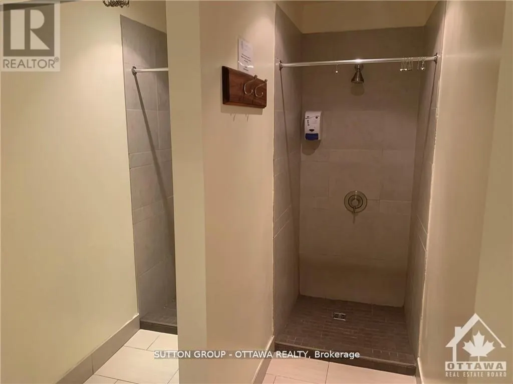 52 ARMSTRONG STREET W