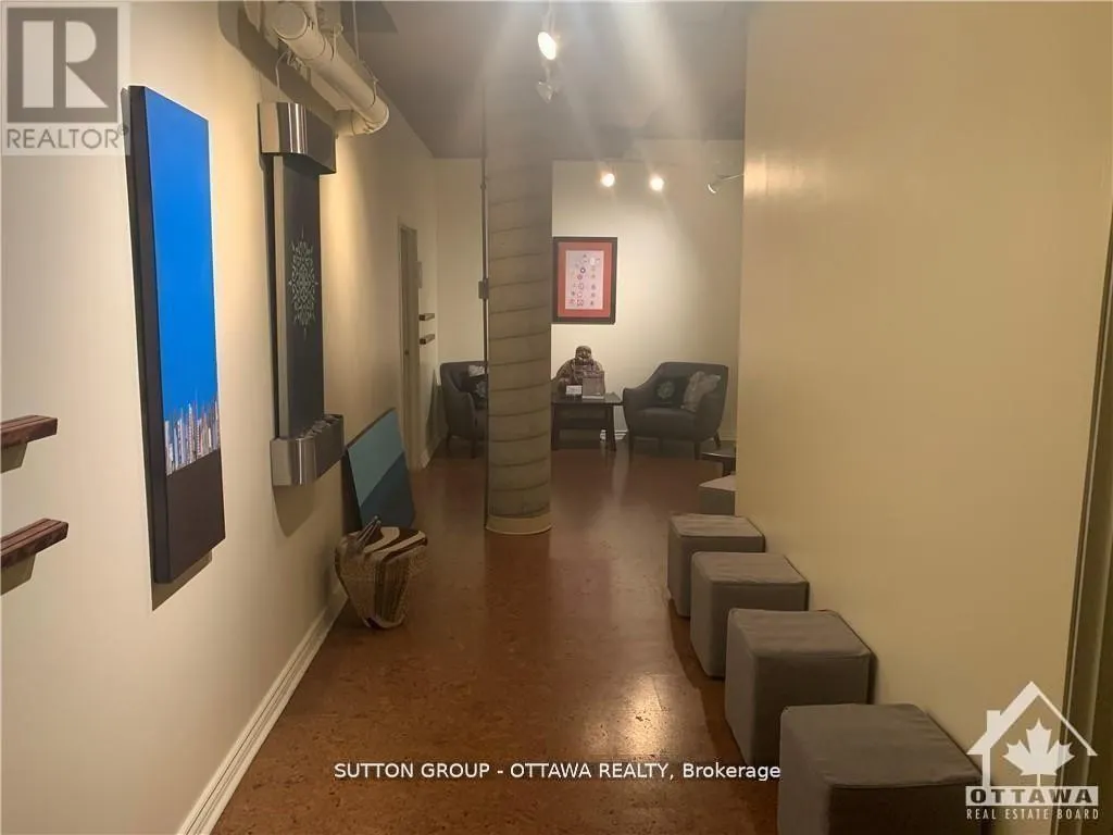 52 ARMSTRONG STREET W