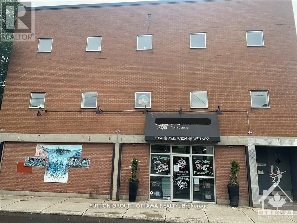 52 ARMSTRONG STREET W