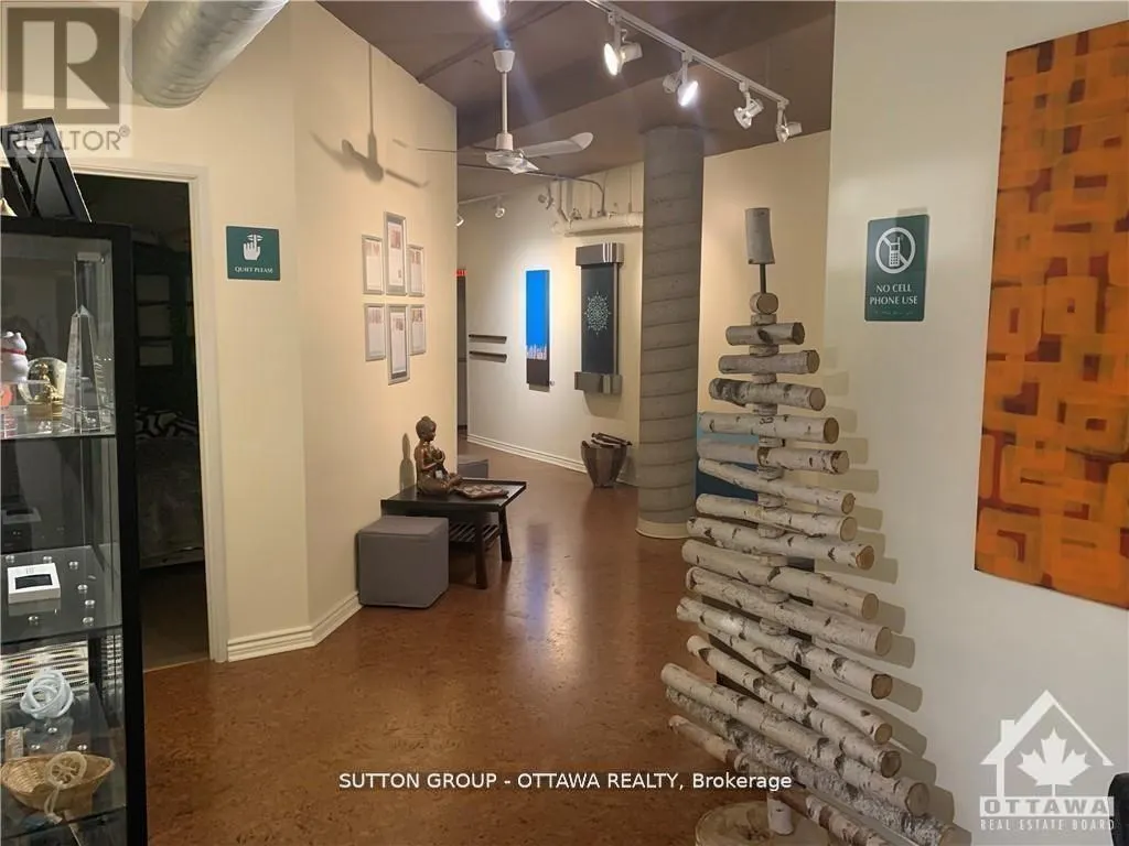 52 ARMSTRONG STREET W