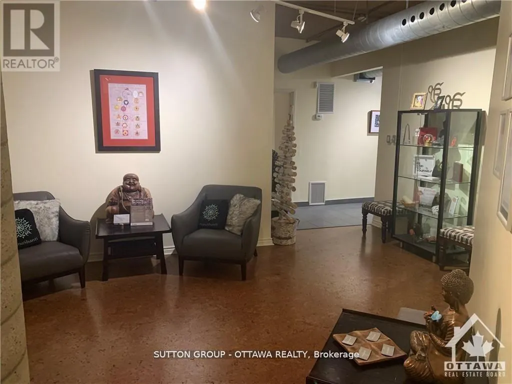 52 ARMSTRONG STREET W