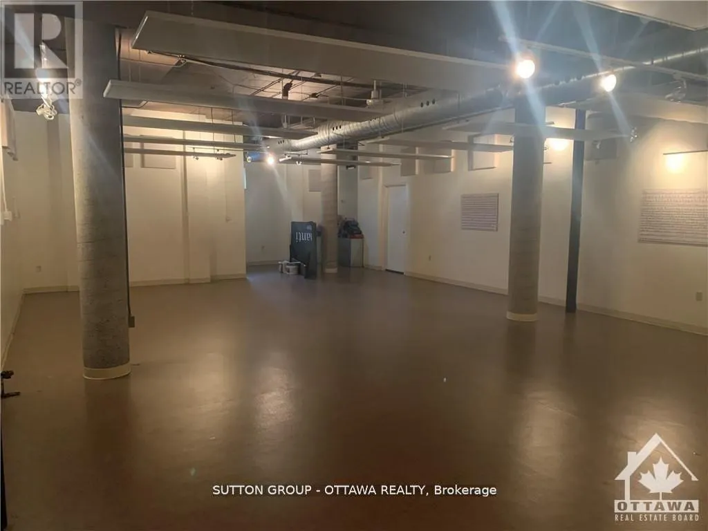 52 ARMSTRONG STREET W