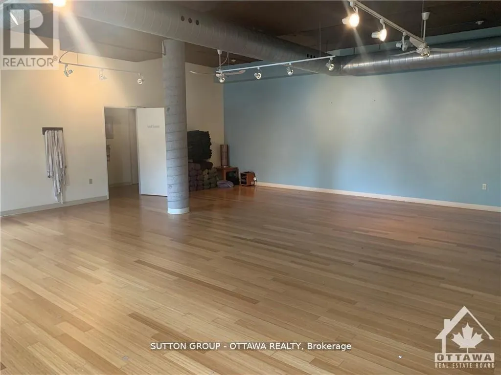 52 ARMSTRONG STREET W