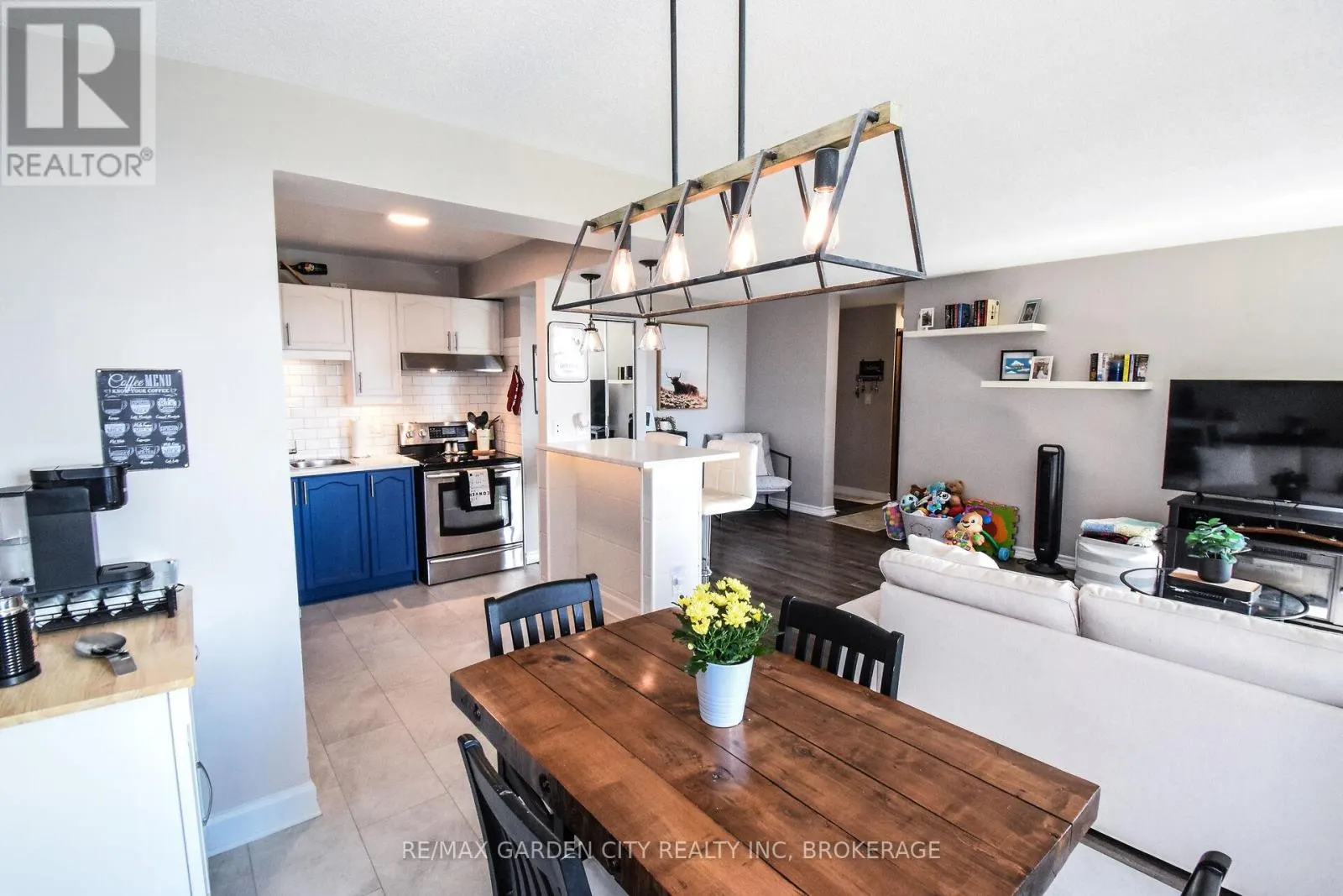 811 - 75 GLENBURN COURT, #811