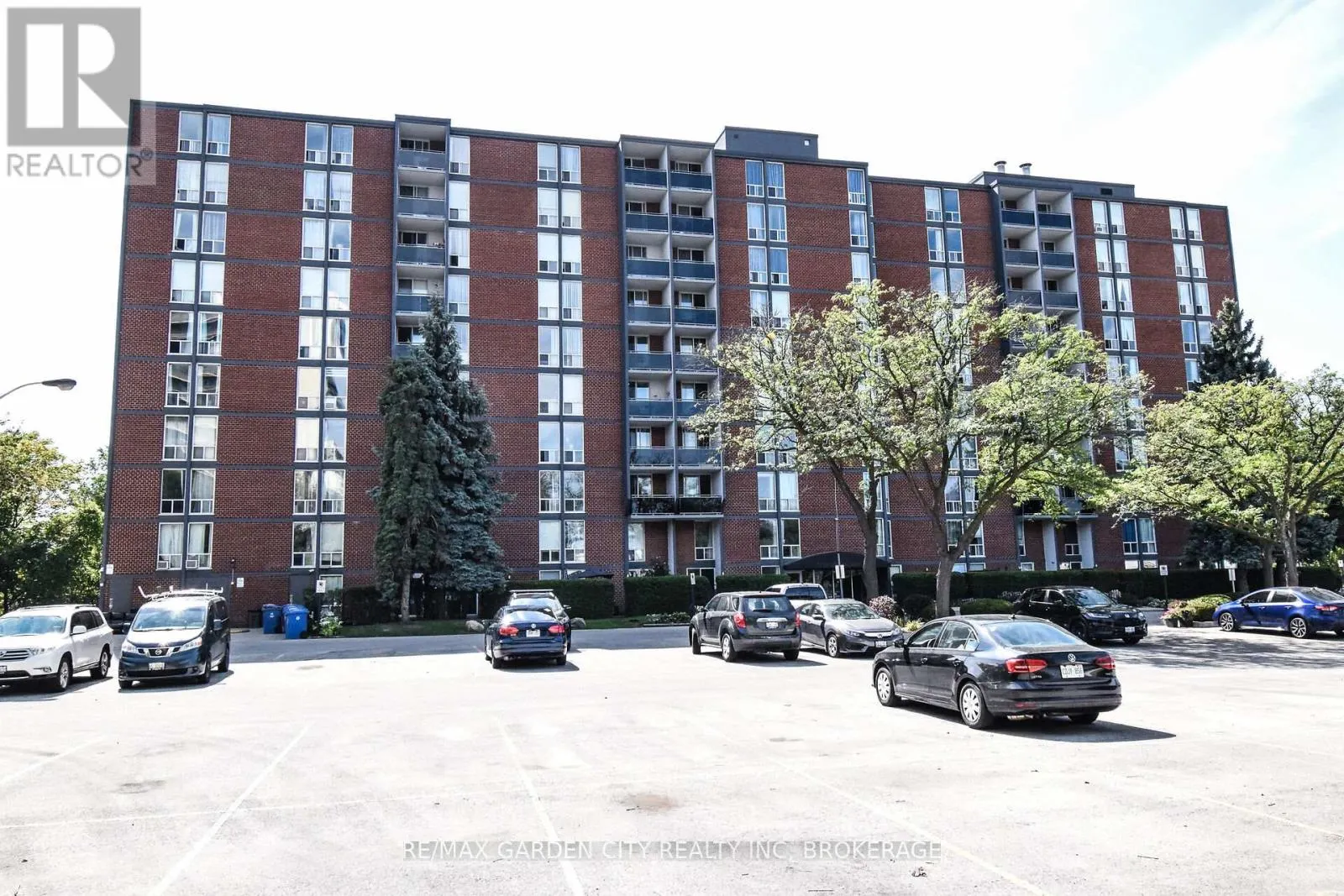 811 - 75 GLENBURN COURT, #811