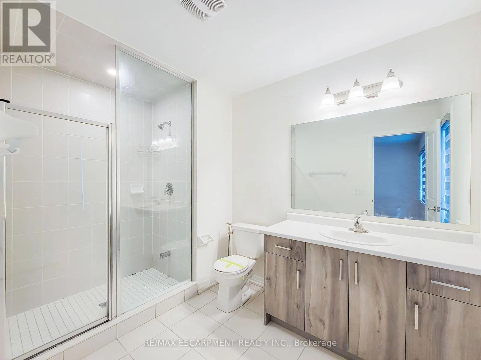 4 - 10 FREEDOM CRESCENT