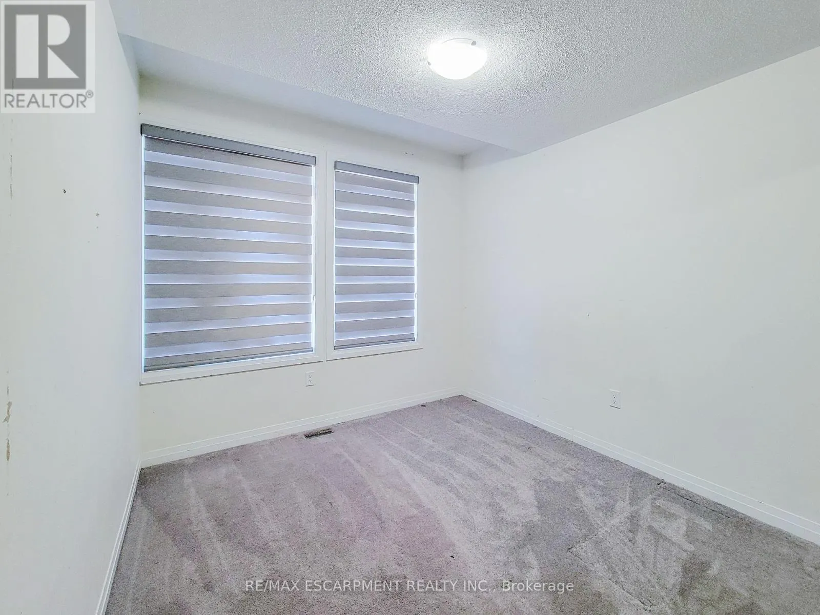 4 - 10 FREEDOM CRESCENT