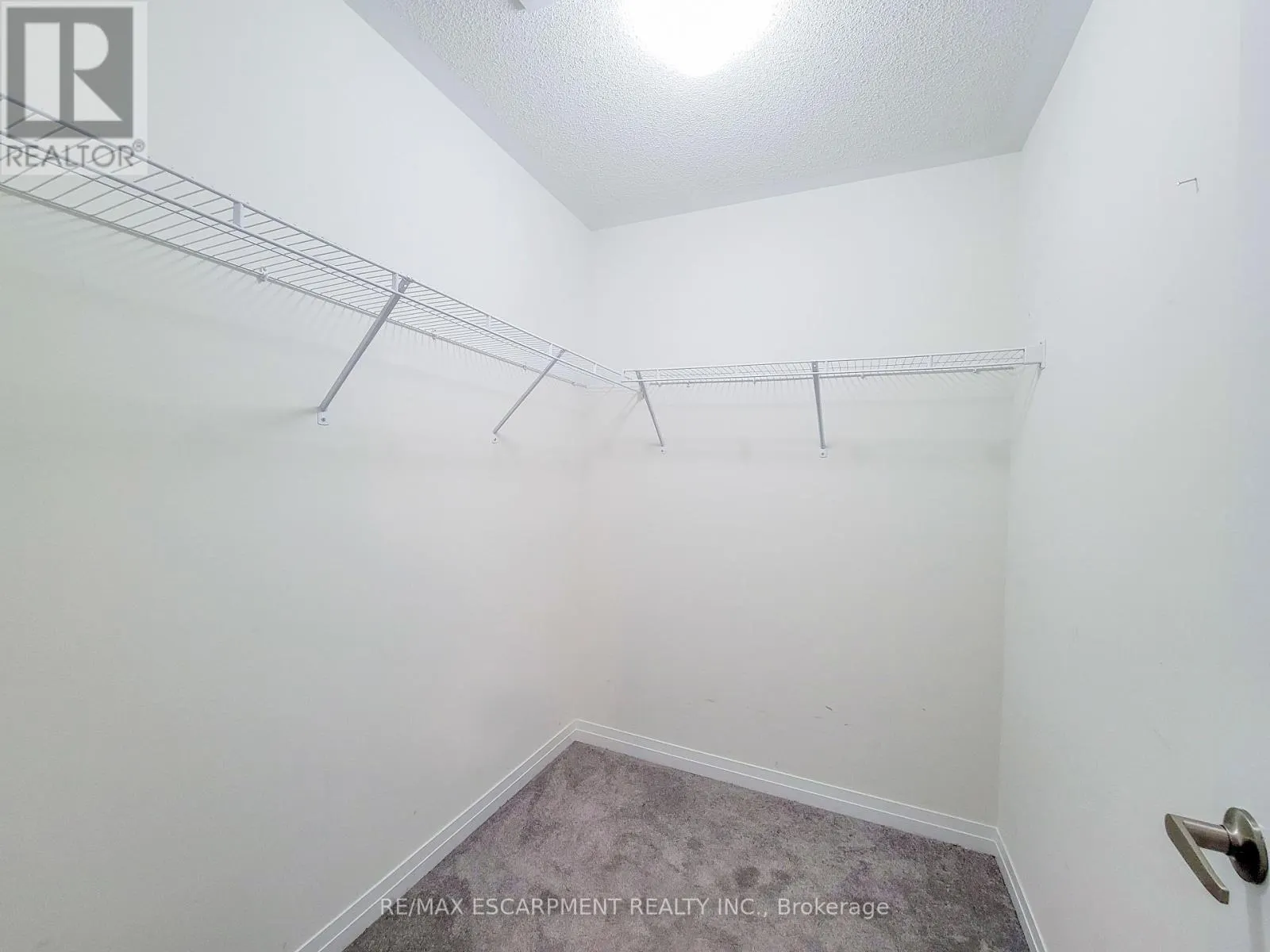 4 - 10 FREEDOM CRESCENT