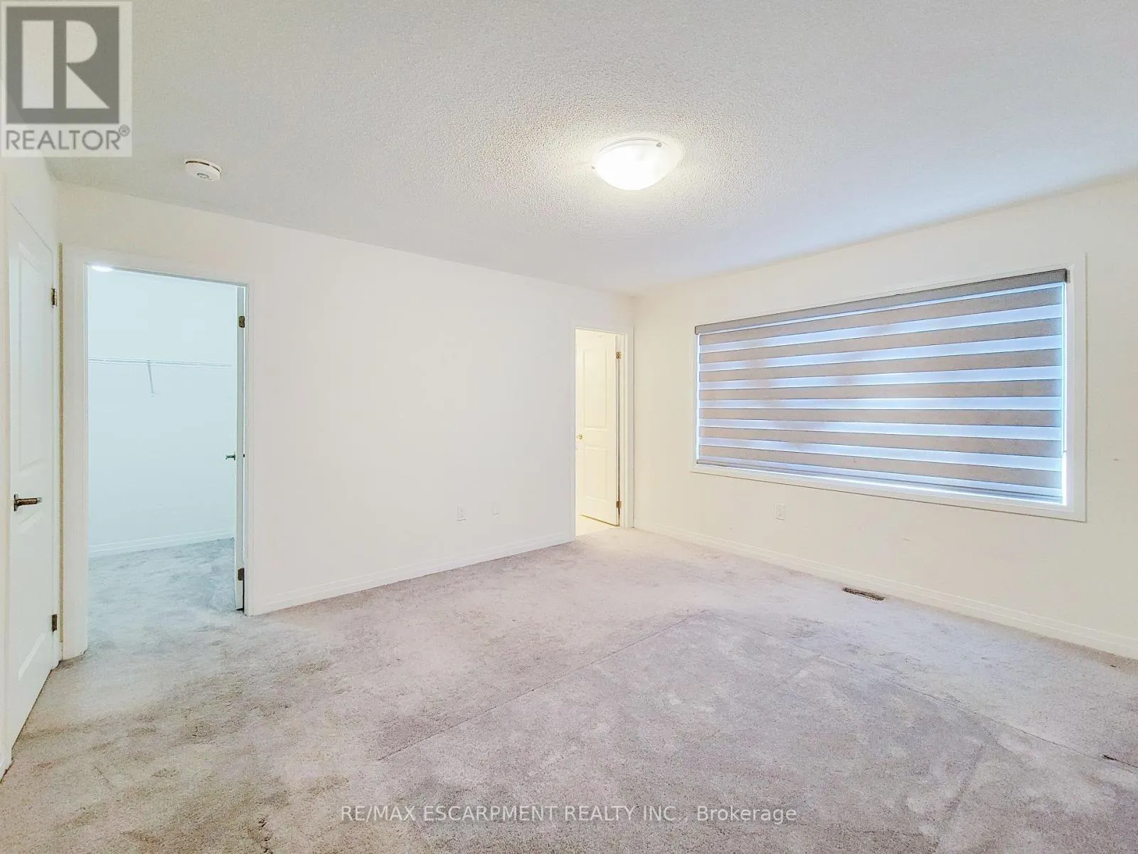 4 - 10 FREEDOM CRESCENT
