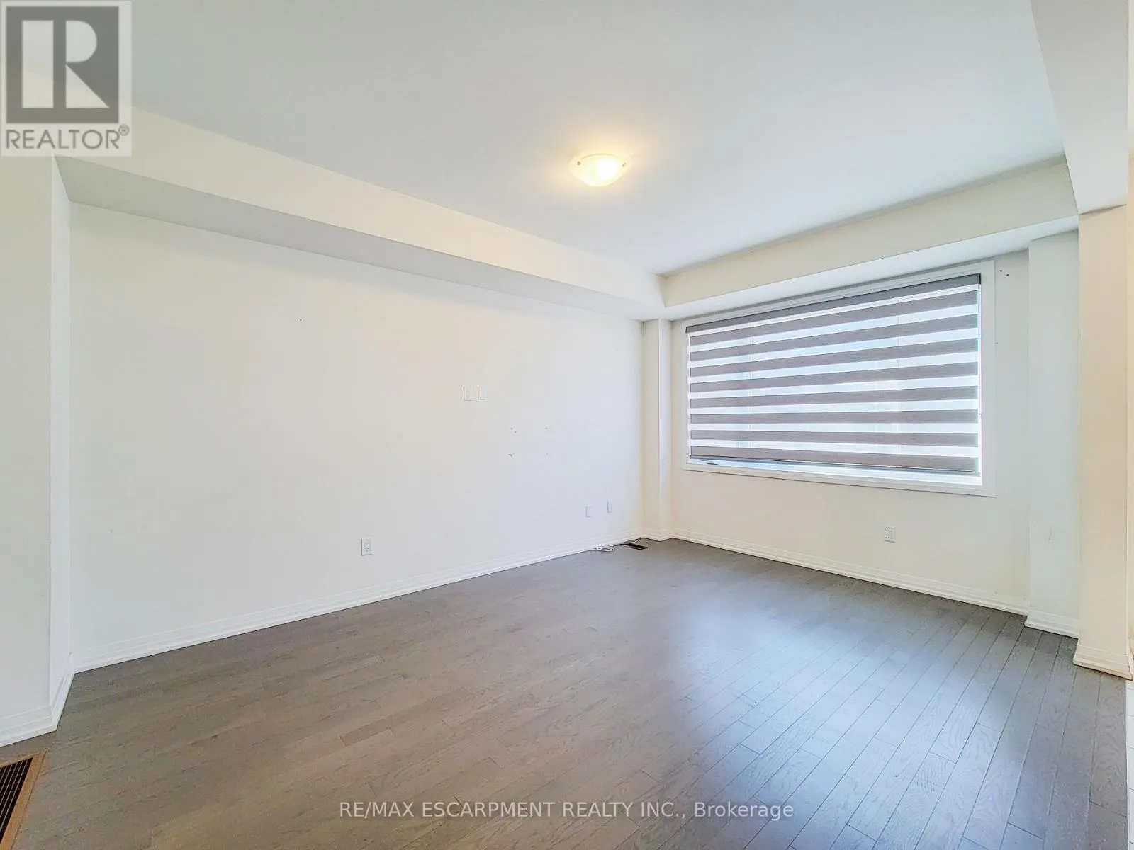 4 - 10 FREEDOM CRESCENT