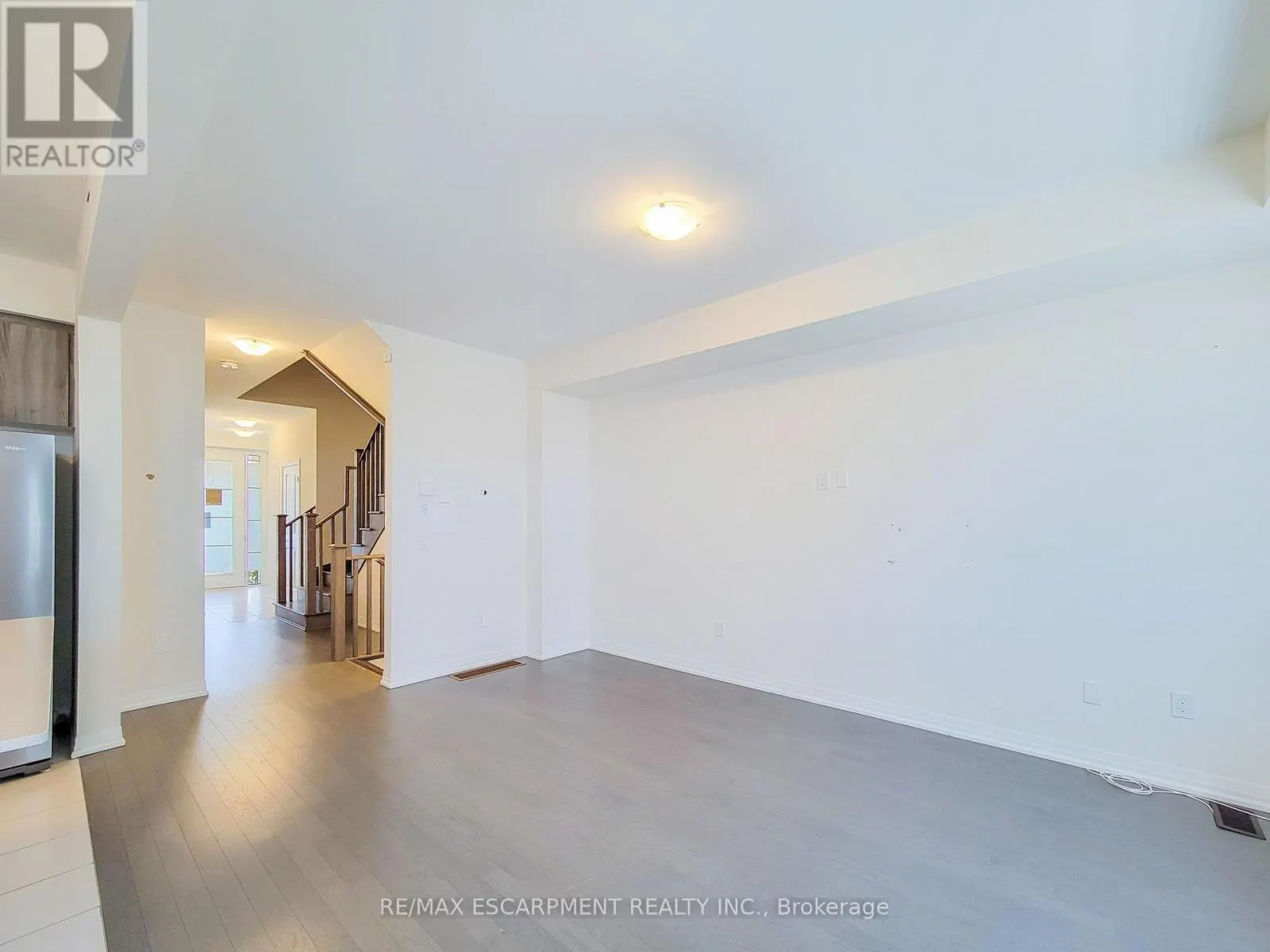 4 - 10 FREEDOM CRESCENT
