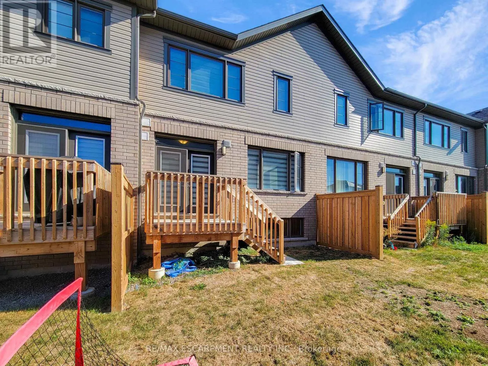 4 - 10 FREEDOM CRESCENT