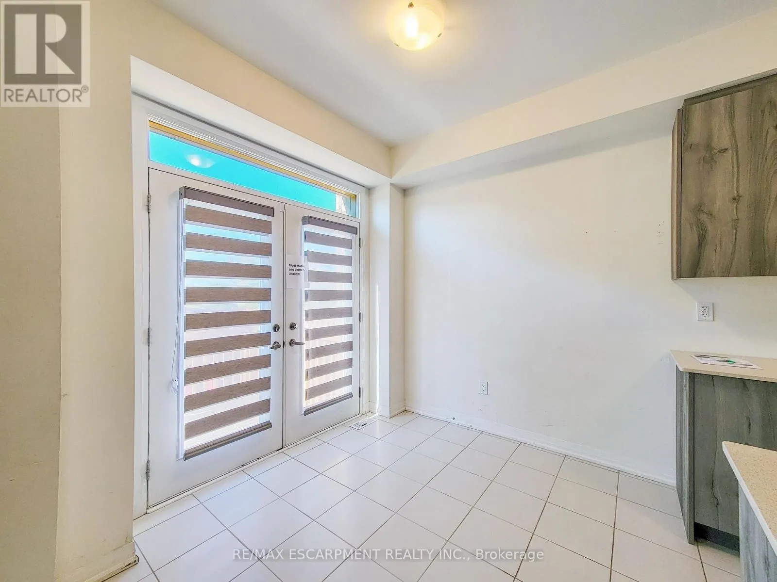 4 - 10 FREEDOM CRESCENT