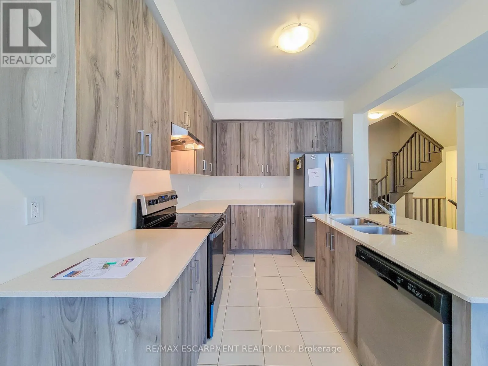 4 - 10 FREEDOM CRESCENT