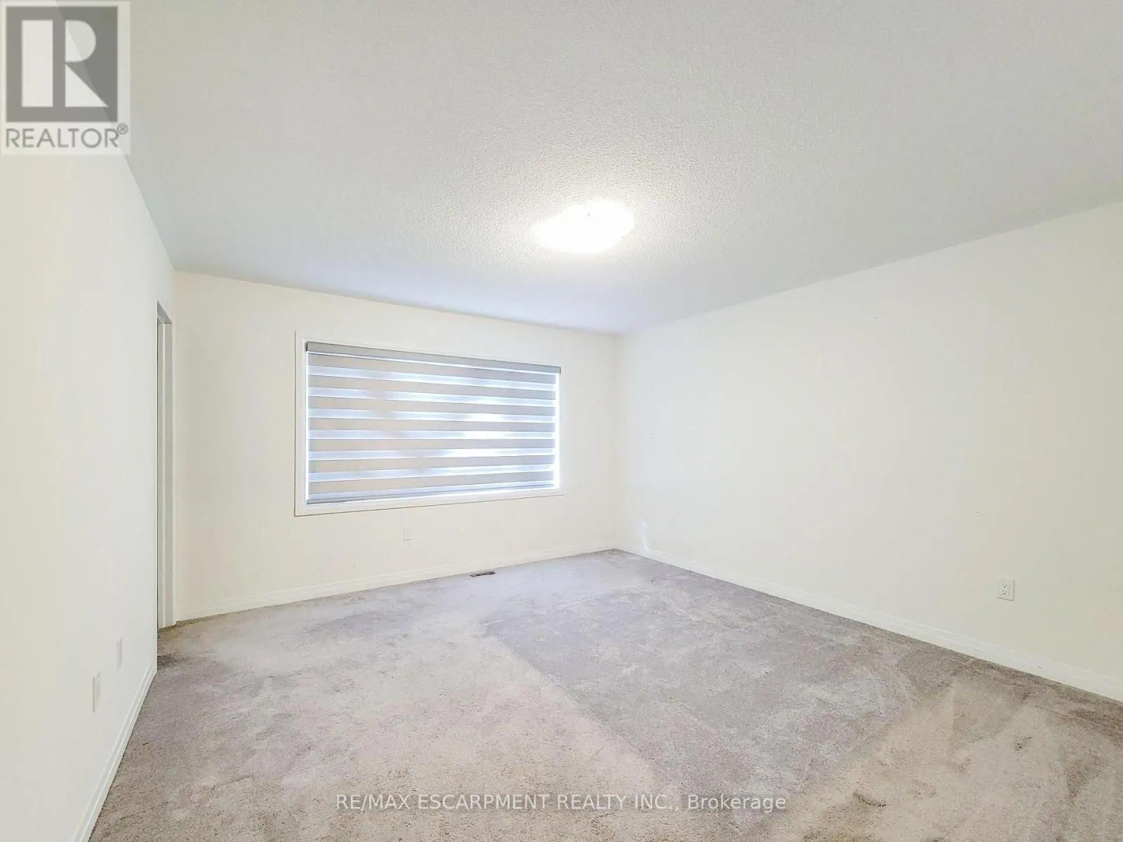 4 - 10 FREEDOM CRESCENT
