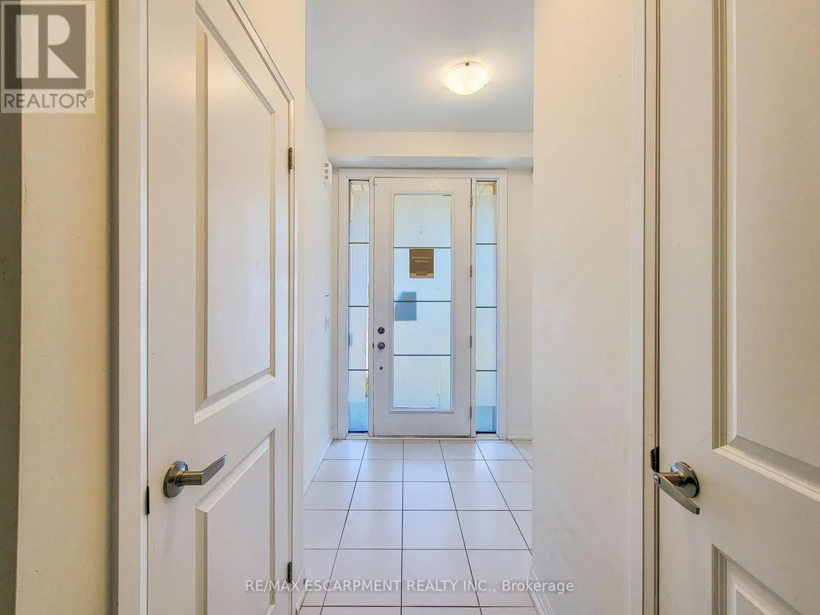 4 - 10 FREEDOM CRESCENT