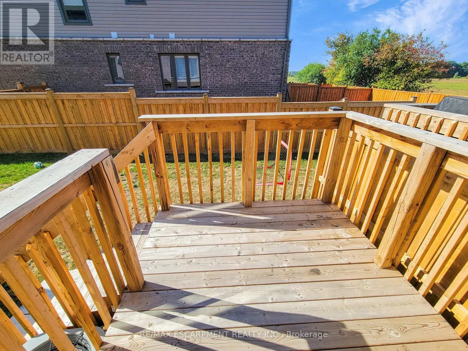 4 - 10 FREEDOM CRESCENT