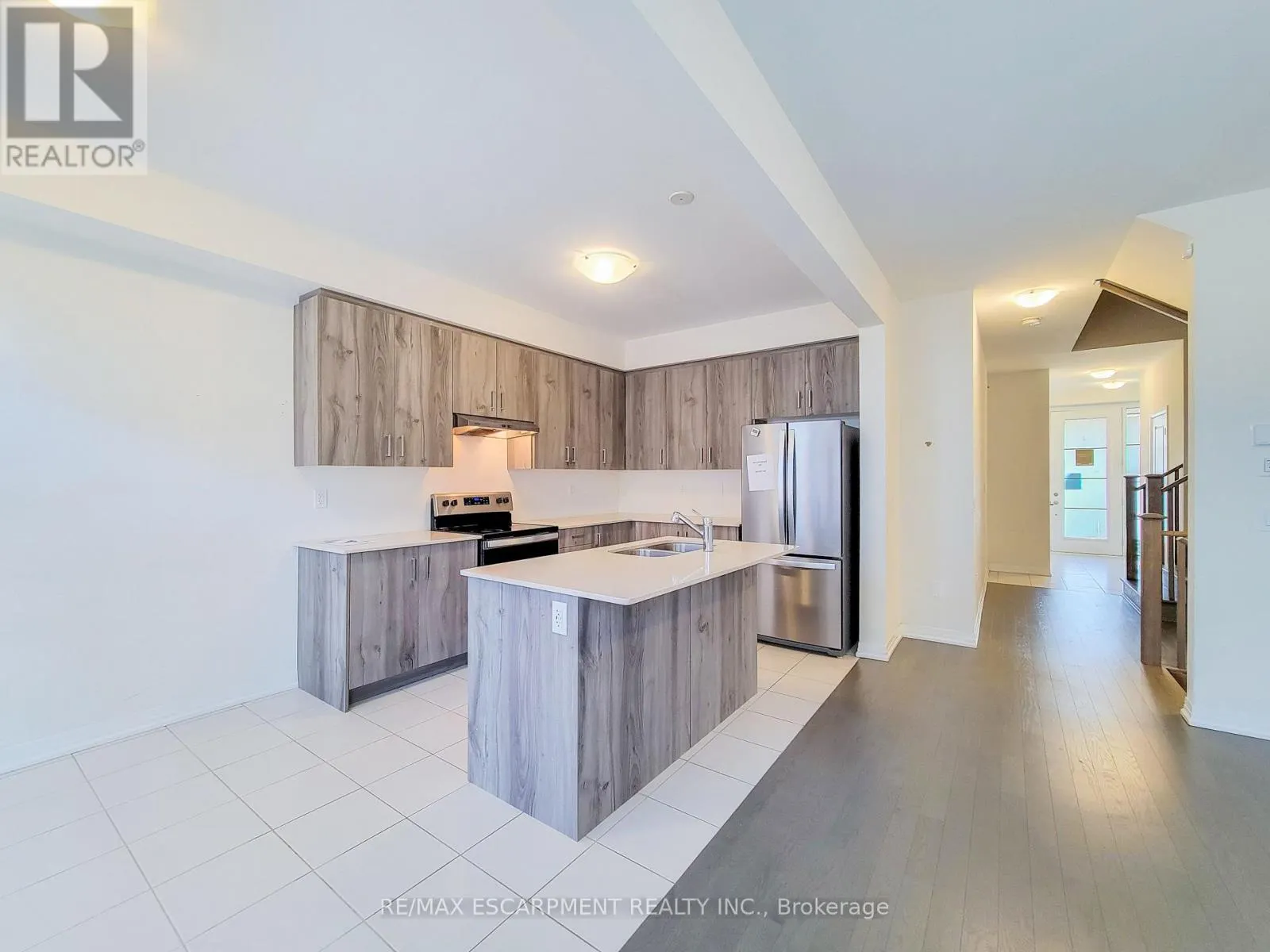 4 - 10 FREEDOM CRESCENT