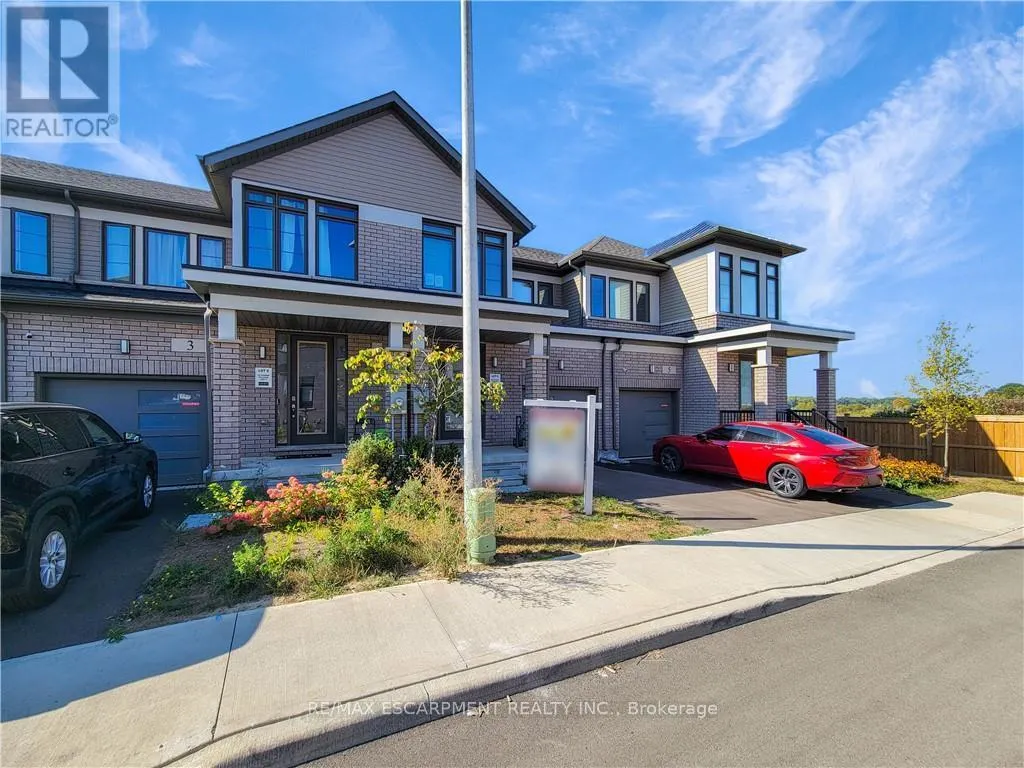 4 - 10 FREEDOM CRESCENT