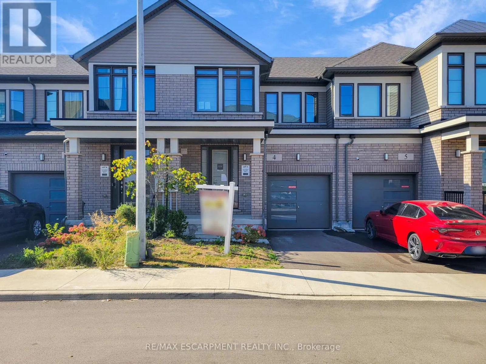 4 - 10 FREEDOM CRESCENT