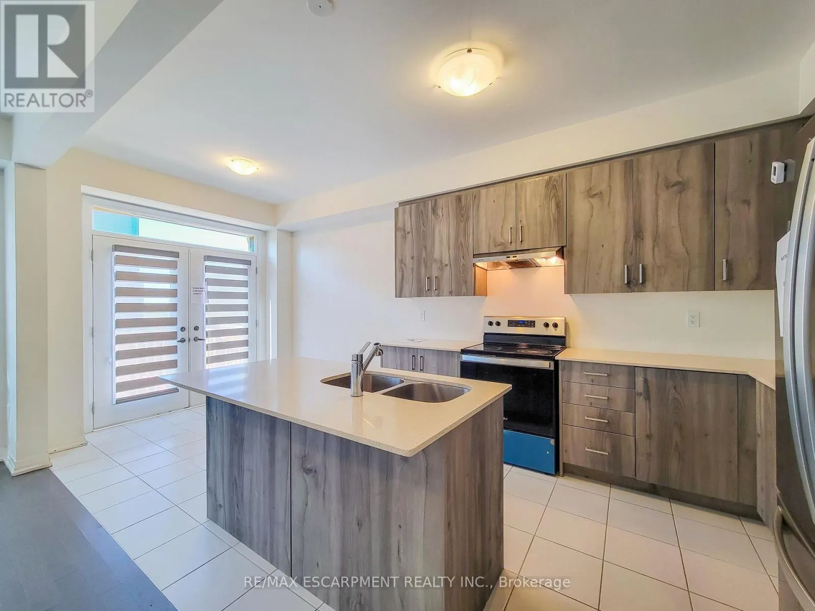 4 - 10 FREEDOM CRESCENT