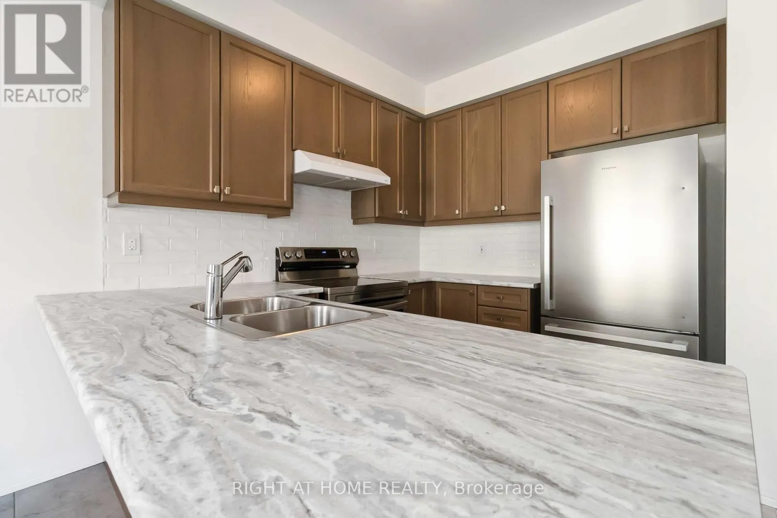 122 GRANVILLE CRESCENT