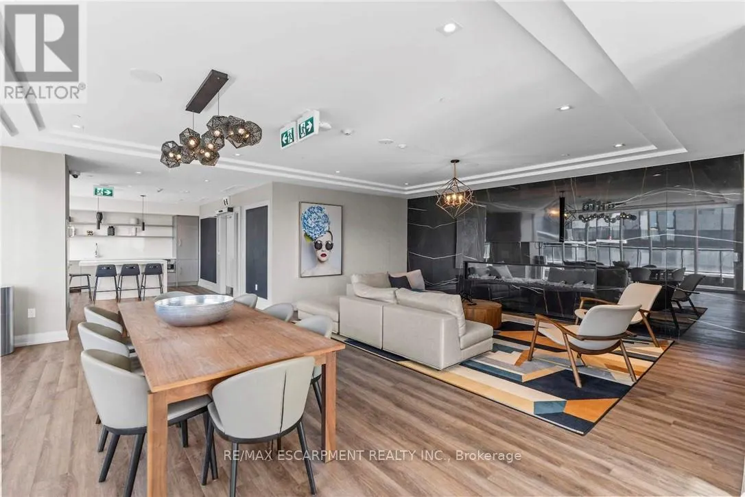 818 - 212 KING WILLIAM STREET