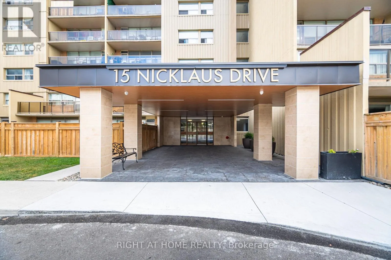 605 - 15 NICKLAUS DRIVE