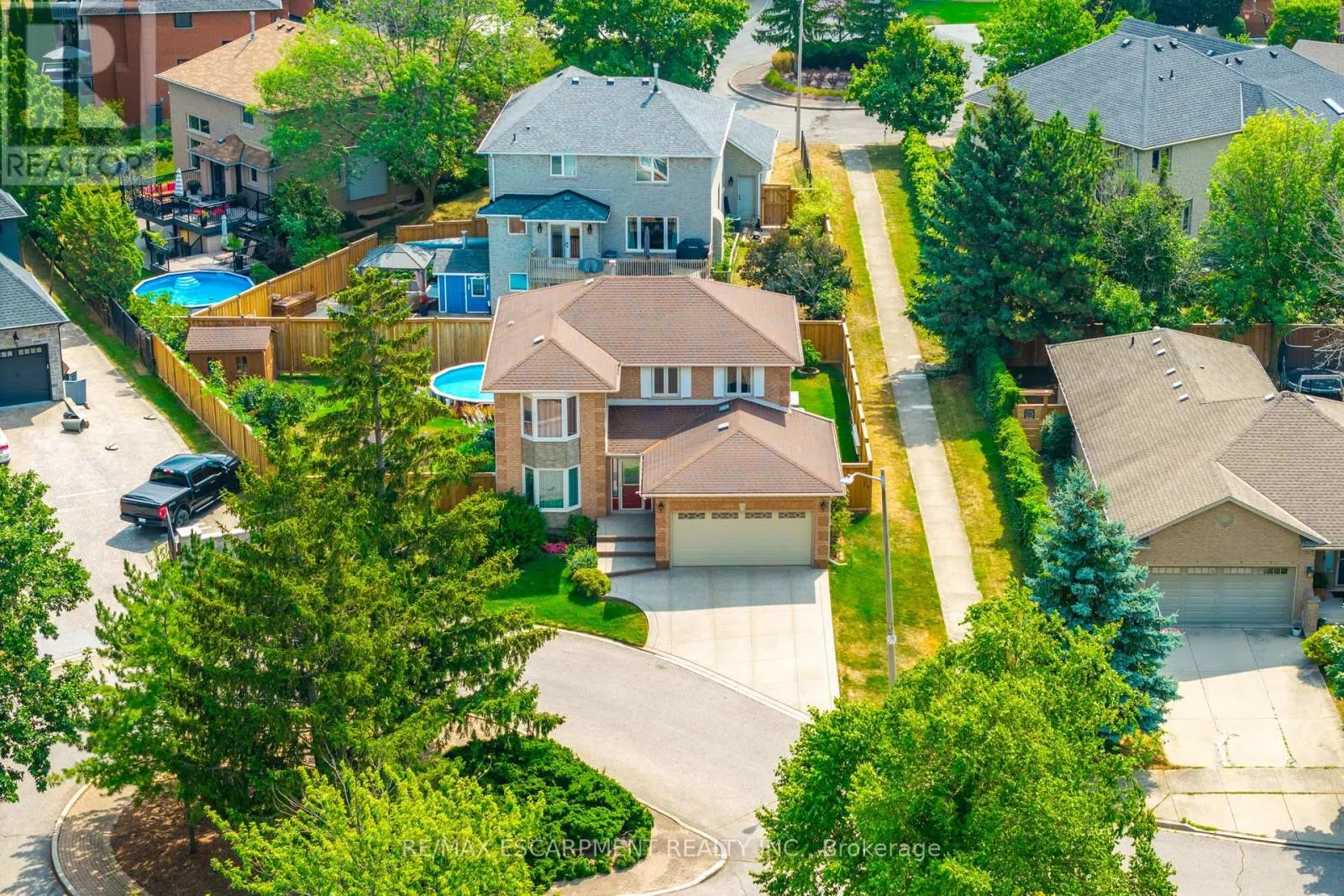 10 SHADOWDALE DRIVE