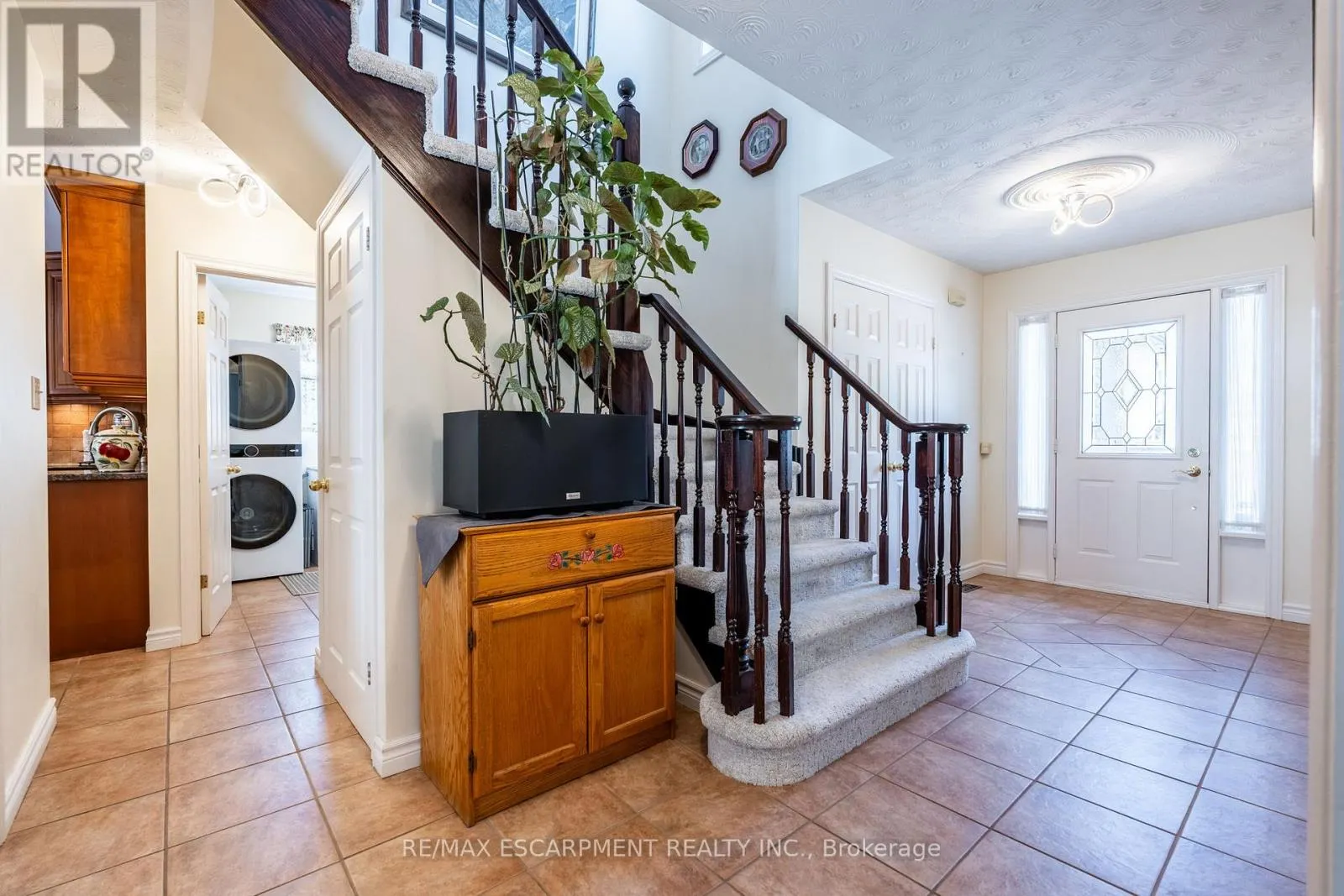 10 SHADOWDALE DRIVE