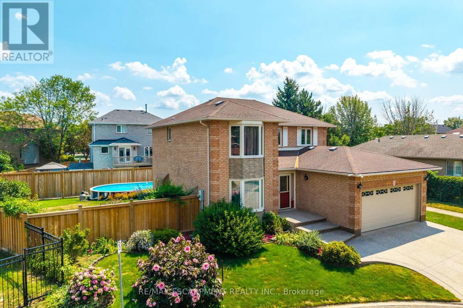 10 SHADOWDALE DRIVE