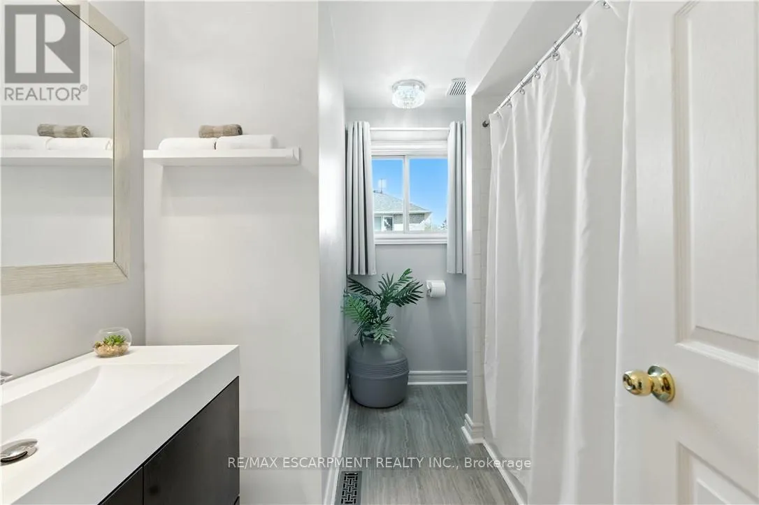 10 SHADOWDALE DRIVE