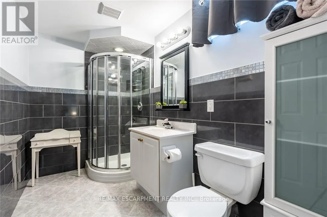 10 SHADOWDALE DRIVE