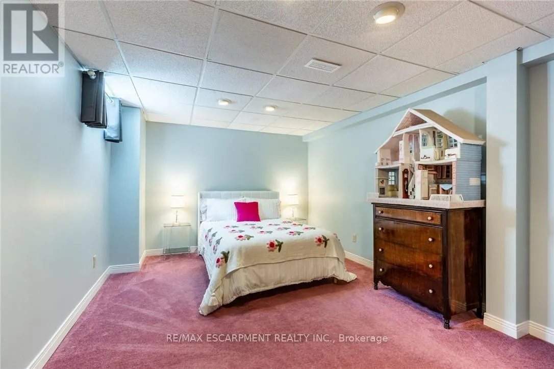 10 SHADOWDALE DRIVE