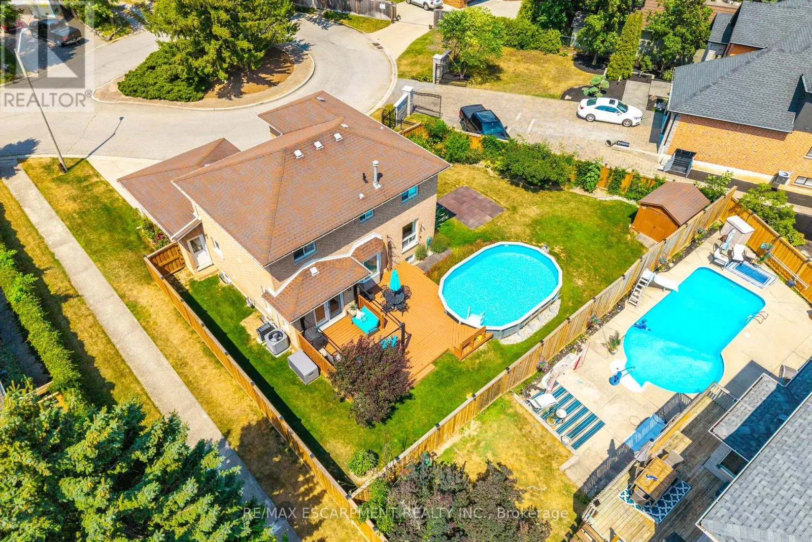 10 SHADOWDALE DRIVE