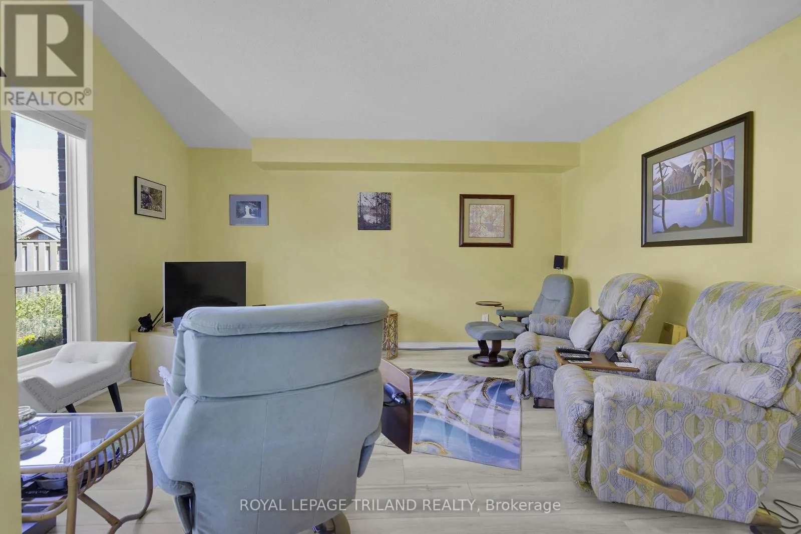 1128 STAGHORN CRESCENT