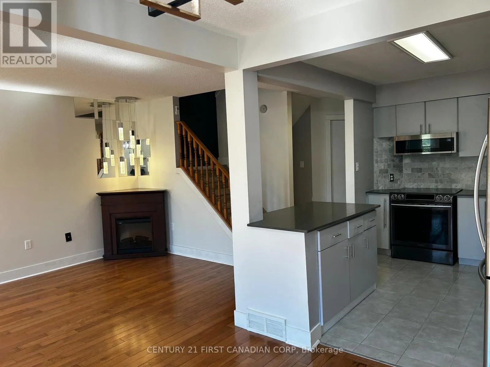 4 - 1199 HAMILTON ROAD, #4