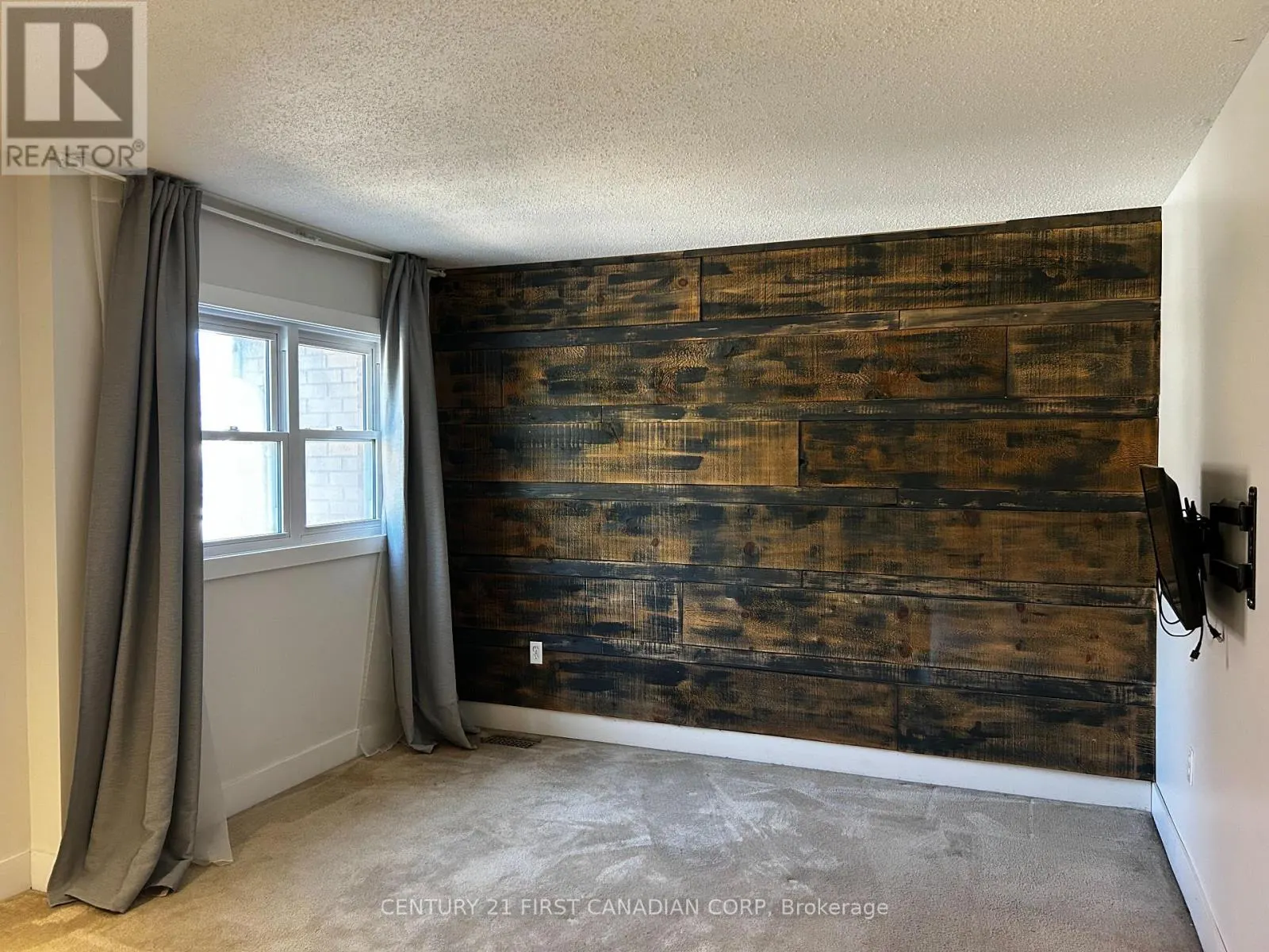 4 - 1199 HAMILTON ROAD, #4