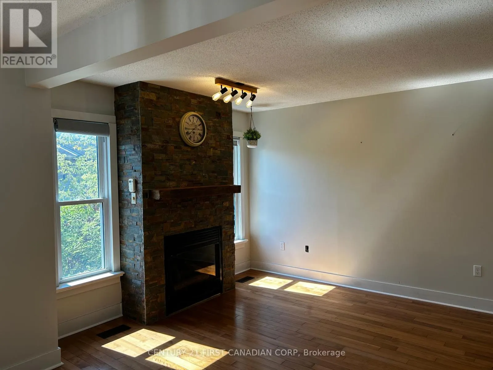4 - 1199 HAMILTON ROAD, #4